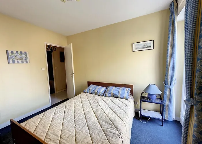 Appartement F3 A 600M Du Centre Ville, Vue Sur Mer, Balcon - Fr-1-361-167 *